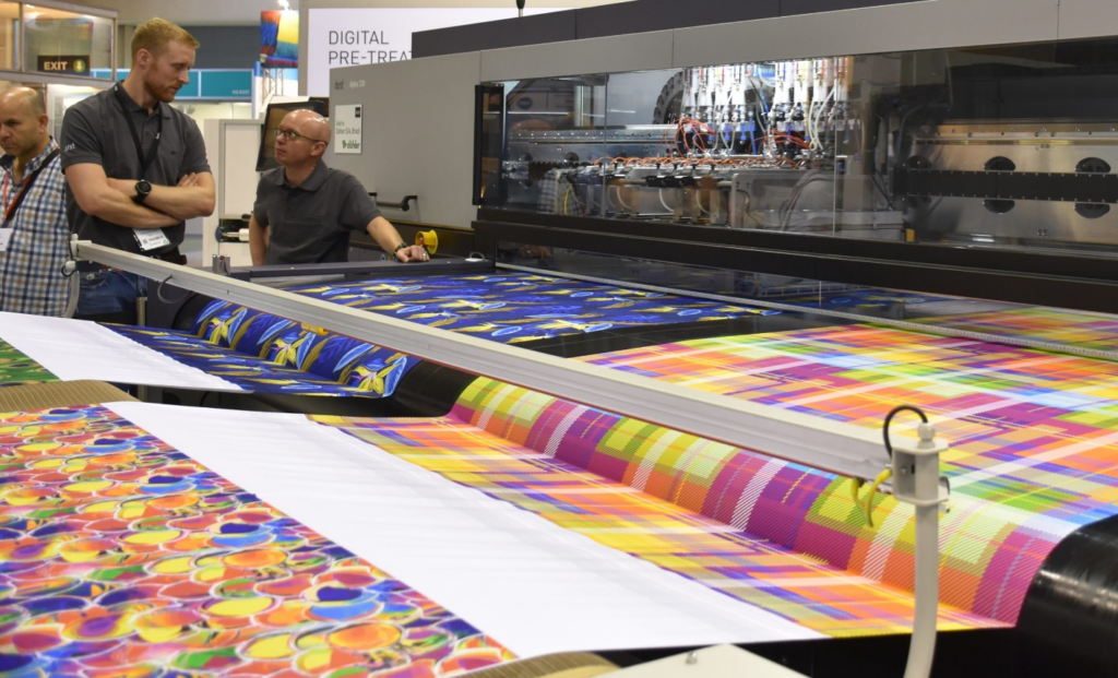 در صنعت چاپ، کیفیت پارچه نقش مهم و اساسی را ایفا می‌کند